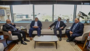 تعزيز الاستثمار في الإنتاج الحيواني محور لقاء وزير الزراعة ومحافظ الوادي الجديد